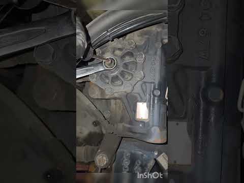 how to adjust and #eliminate #steering #play on the steering #gear box of #hino #truck 🛠👍