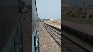 preview picture of video 'Thru pass train is Garib rath express at jangipur road station..☺️☺️☺️'