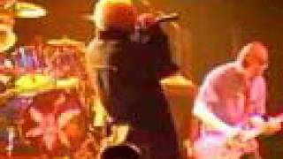 Mike Shinoda Crowd Jump @ Linkin Park - And One [Live in NY, 2000]