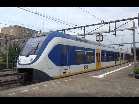 SLT 2639 vertrekt uit station Amsterdam Muiderpoort