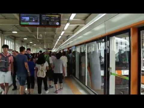 Linha 2 do metrô de Incheon Série 2000 na estação Geomam