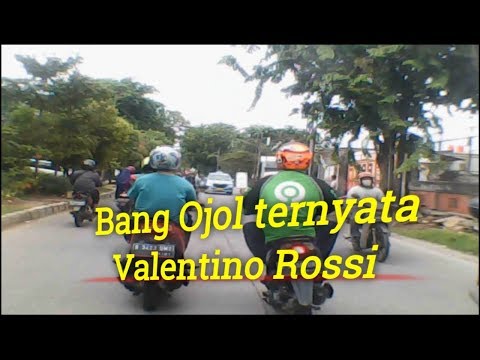Ojol gojek cinta-cinta mau jadi Valentino Rossi II lihat aja gaya balapnya