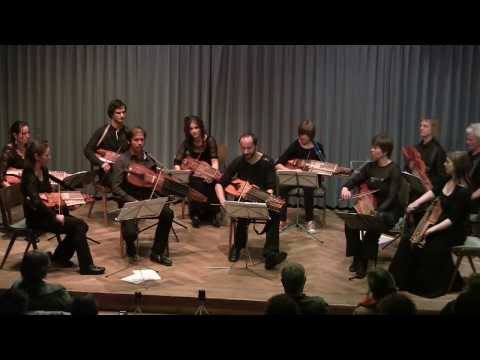 Members of the ENCORE Nyckelharpa Orchestra: 