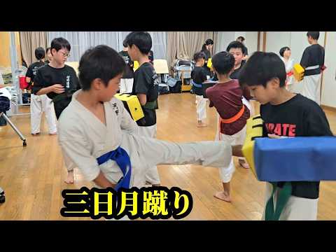 三日月蹴り