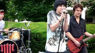 Mitchel Musso &quot;In Crowd&quot; Live on WGN-TVs Front Lawn