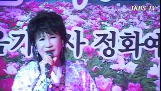 preview picture of video '가수 공덕화 - 어머니 정화예술단 동원가요무대 공연 141202'
