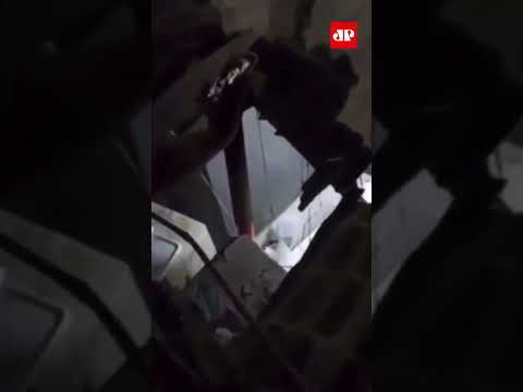 Vaca cai em telhado de bar e causa prejuízo no Ceará #shorts