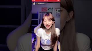 パツパツTシャツ美女　tiktokライブ　かわいい