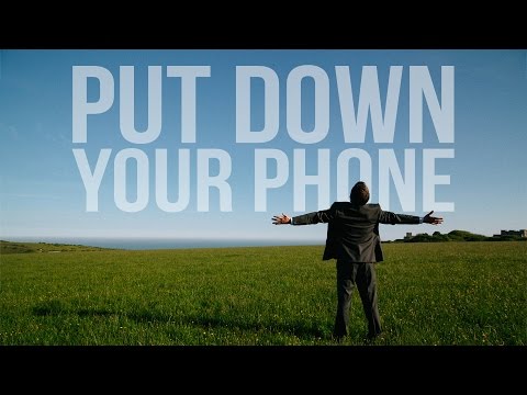 スマホを置け! (Put down your phone!)