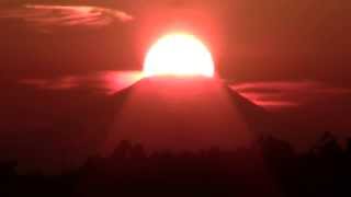 preview picture of video '11月27日のダイヤモンド富士 つくばエクスプレス流山おおたかの森駅 Sunset Mount Fuji at Tsukuba Express Nagareyama-ōtakanomori Stn.'