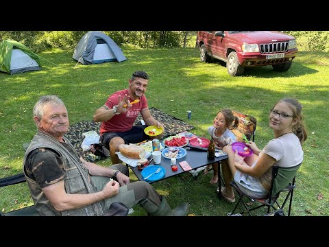Camping cu corturile , cu copiii , Valea Oltului, Valcea , August 2022