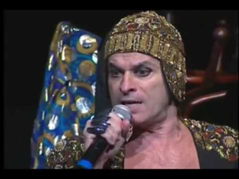 Ney Matogrosso interpreta MARIA BOA