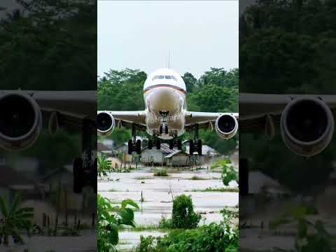 Banjir Jadi Penyelamat? Pesawat Mendarat Darurat di Desa #shorts