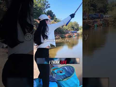 Chinese Girl Catches a Giant Silver Carp - KhoaHuyen Fishing