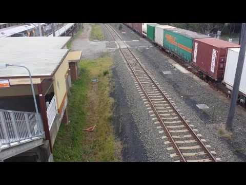 VL353/357 south bound at LEIGHTONFIELD