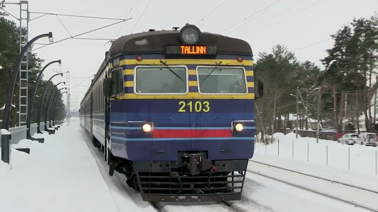 Электропоезд ЭР2-1032 и дрезина TKA-6 на / ER2-1032 EMU and TKA-6 draisine