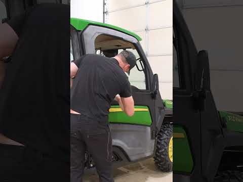 DER WELTBESTE SCHWARZE KUNSTSTOFF-RESTAURANT? REPARIEREN SIE DAS VERBLASSEN VON SCHWARZEM KUNSTSTOFF