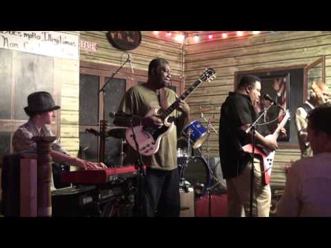 LARRY MCCRAY BAND WITH GUEST - DANNY TSUN @ KINGSTON MINES - CHICAGO - 23RD JULY 2011