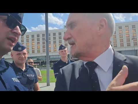 Macierewicz nie wytrzymał. źródło Arek Szczurek