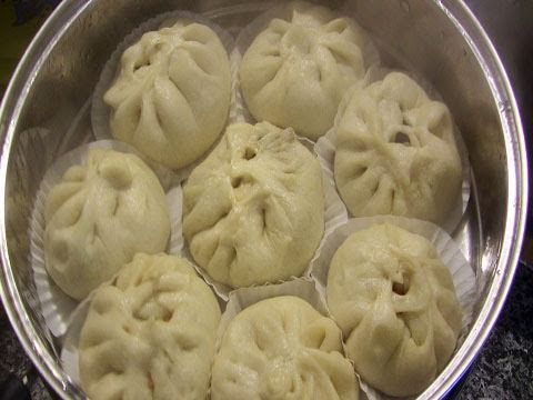 Steamed pork buns (Jjinppang-mandu: 찐빵만두)