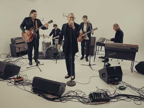 Respektabel sunget af Michel Belli