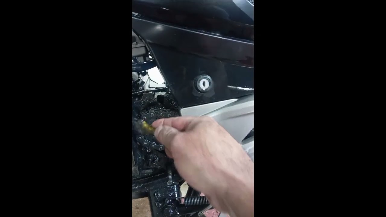 Cómo hacerle mantenimiento a cualquier cadena de moto tensión y lubricación 