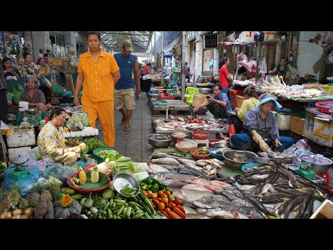 Morning Vegetable Market Scene @Boeng Trabek Plaza - Daily Lifestyle of Vendors & Buyer In Marke