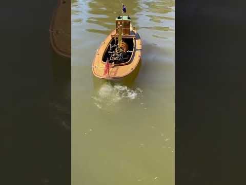 Modelo de barco a vapor no parque Surrey