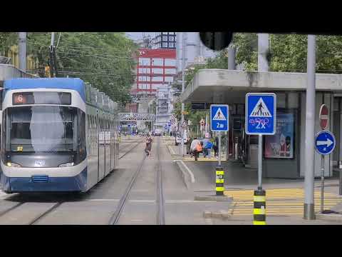 Limmatplatz Haltestelle  in Zürich beim Trams und Buses