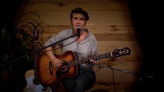 Johanna Warren Performs "Noise" at Guild HQ