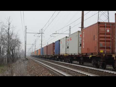 E652 162 con treno merci containers nei pressi di Pontecurone in direzione Voghera