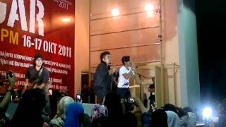 Download lagu meet uncle hussien feat hazama - pokok @ bukit ekspo UPM mp3 Download lagu meet uncle hussien feat hazama - pokok @ bukit ekspo UPM mp3