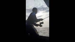 preview picture of video 'Fishing trip kena hujan badai ditengah laut perbatasan antar 3 negara'