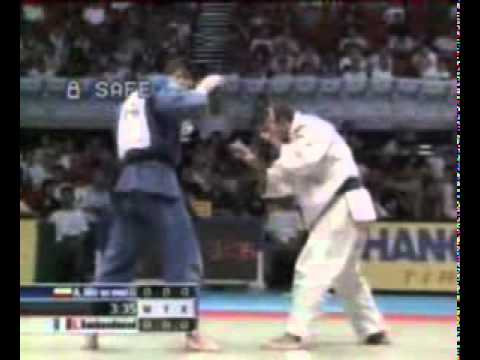 JUDO 2003 World Championships: Arash Miresmaeili (IRI) - Larbi Benboudaoud (FRA)