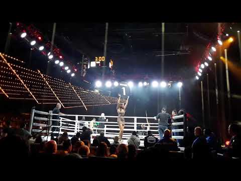 Ring Card girl shows off elite footwork at GLORY 48