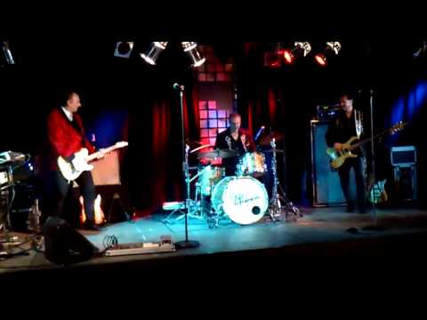 Cagey Strings 2014 in Gröbenzell - Wipe Out mit Leucht-Stick-Drum-Solo