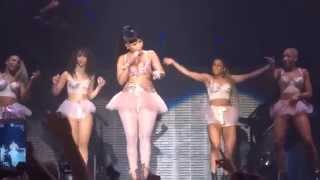 Nicki Minaj - Itty bitty piggy &amp; Hold Yuh - live Manchester 4 april 2015