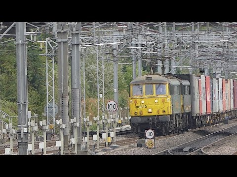 Double Headed Freightliner Class 86 passes Milton Keynes Central (12/9/18)