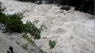 preview picture of video 'Urubamba River in Aguas Calientes 1'