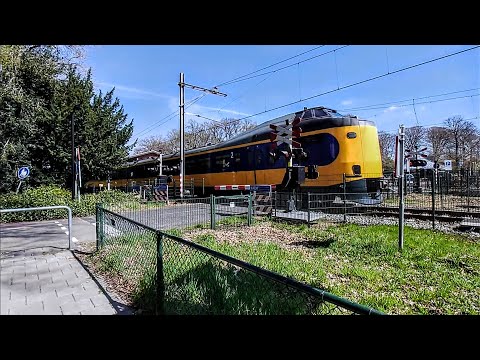 The dual, sequenced crossing of Ermelo; full shot - Showcase / Fly-by -