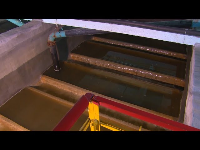 Жители Ангарска пожаловались на мутный цвет воды из-под крана.