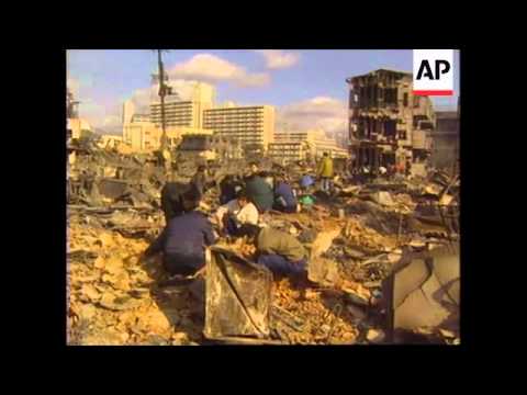 JAPAN: EARTHQUAKE: REFUGEES LEAVE KOBE
