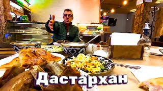 #таджикскаякухня Джиз - быз из томленной баранины, самса, Таджикские супы, тадж десерты, чай национальный Таджикский и всякое такое вкусное и нажористое, обязательно с Таджикскими лепёшками.
   • Тадж кухни много не бывает поехали