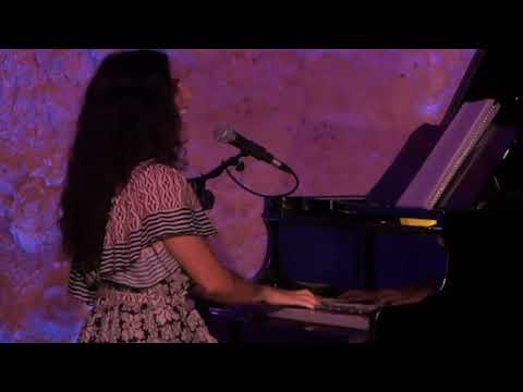 Cada mes de abril – LIVE (Paula Domínguez)