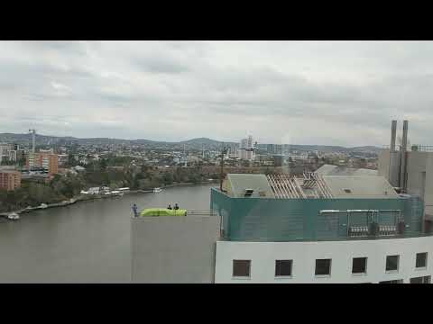 C17 globemaster flyover - Brisbane city