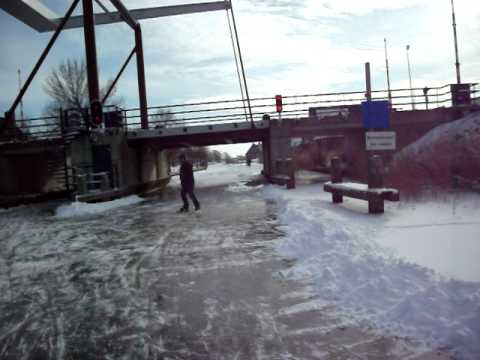 Workum ijs in de stadsgracht 5 februari 2012 promotie