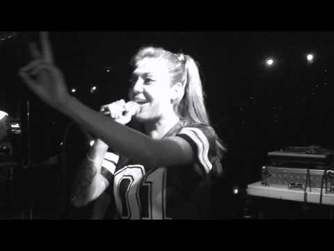 Roja Mc & Audry Funk "Bendicion de ser Mujer" en vivo en Sanchos bar, Queens , NYC  Junio 13 2015