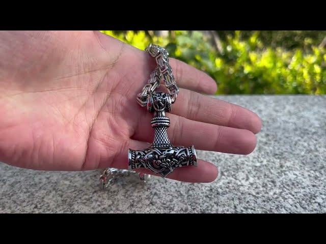 Vídeo relacionado con DonDon Collar de Cuero con Colgante Martillo de Thor de Acero Inoxidable en Bolsa para Joyas