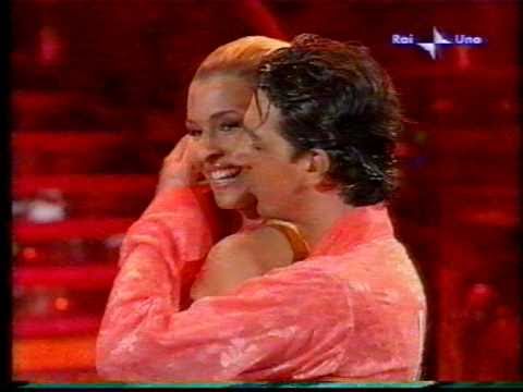 Cristina Chiabotto e Raimondo Todaro - Cha Cha Cha (26.11.05)