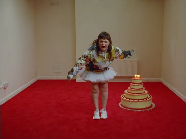 Video zu 'Messy' jetzt ansehen Video zu 'Messy' jetzt ansehen